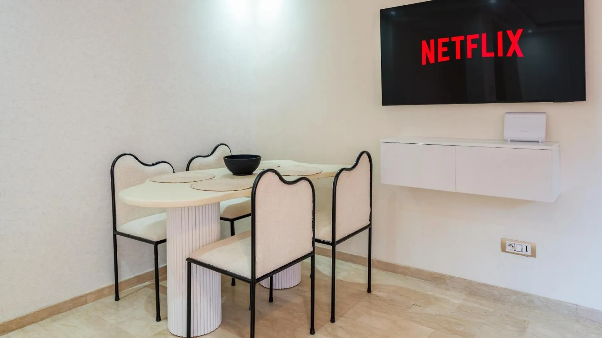 Downtown Gueliz Modern 1Br Ac, Fast Wifi , Parking Apartment Marrakesh